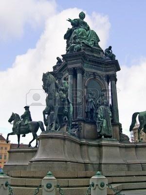 14629333-statue-de-l-39-imperatrice-marie-therese-a-vienne-en-autriche.jpg