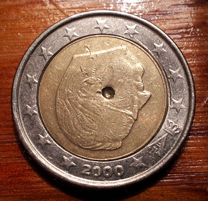 Piece 2 Euros Belge 2000 2 euros Belge 2000 desaxée, ou manipulée? - Fautés - Forums