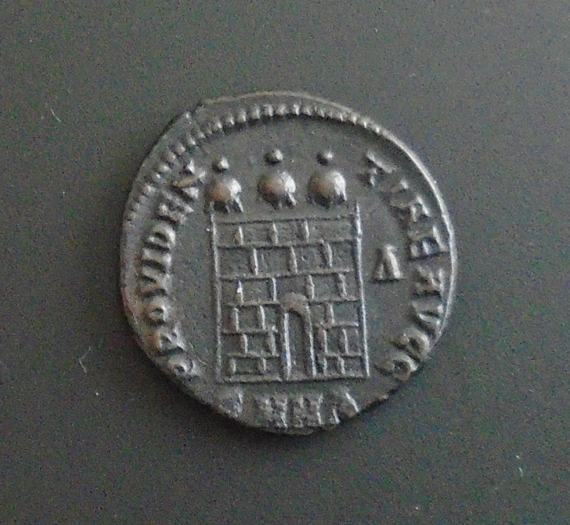Licinus I nummus.png