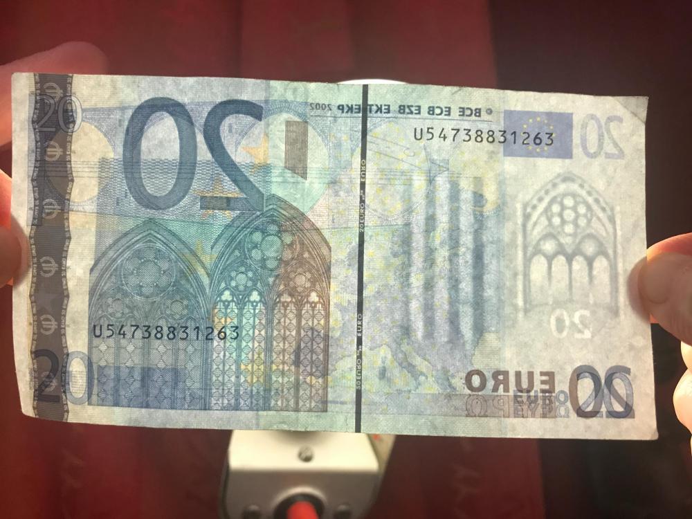 billet de 20 euros vue à la lumière verso 2002.jpeg